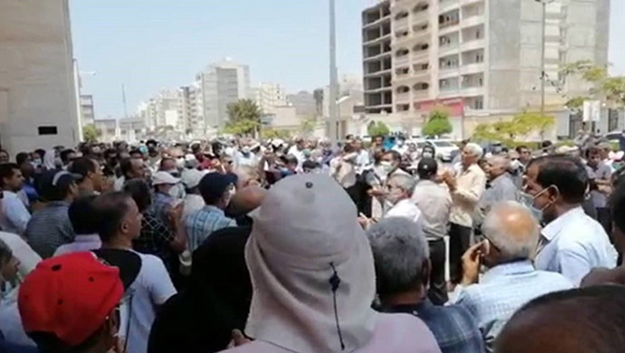 Retirees and pensioners protesting in Bandar Abbas