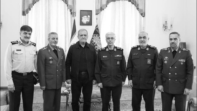 Massoud Pezeshkian with key IRGC figures