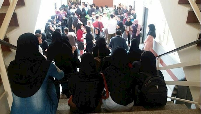 Sanandaj Open University students protesting Sanandaj Open University students protesting