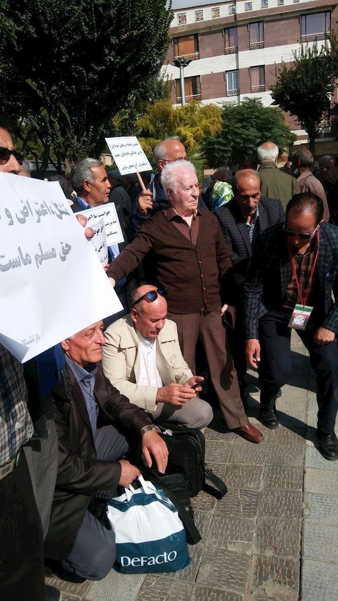 Sign reads: “We have the right to have organizations and hold protest rallies