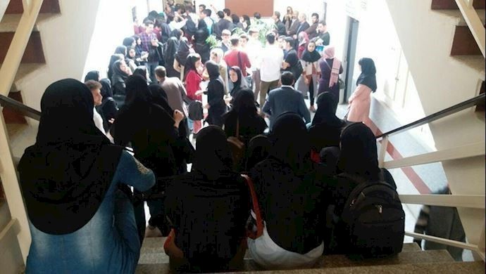 Sanandaj Open University students protesting