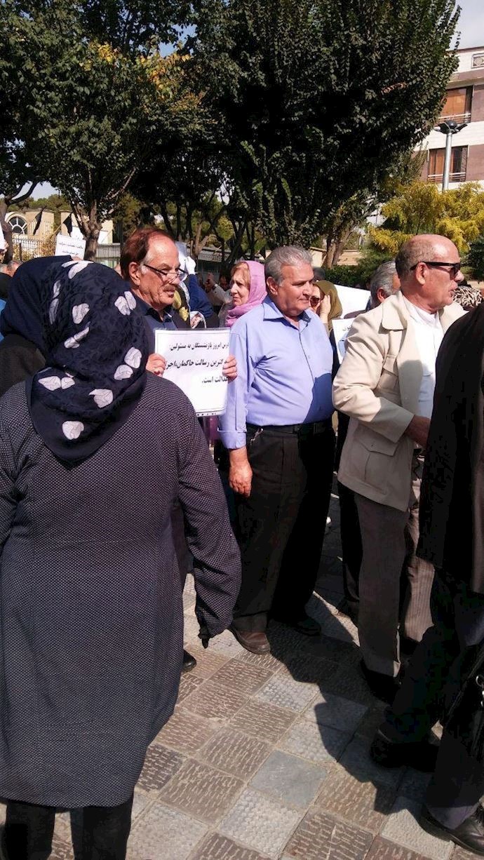 Tehran – Retired government employees holding a protest rally