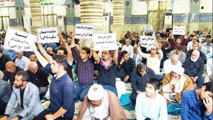 Behbahan – Youths protesting on Friday & demanding jobs Behbahan – Youths protesting on Friday & demanding jobs