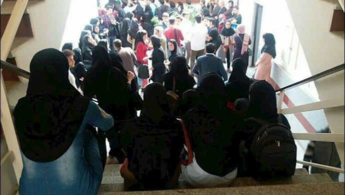 Tehran Open University students protesting