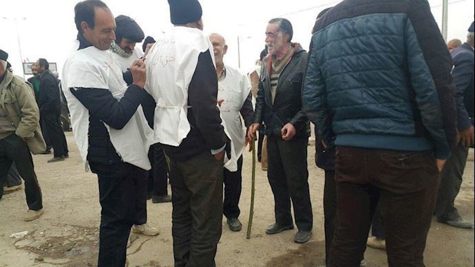 Farmers of Isfahan wear shrouds in their protest