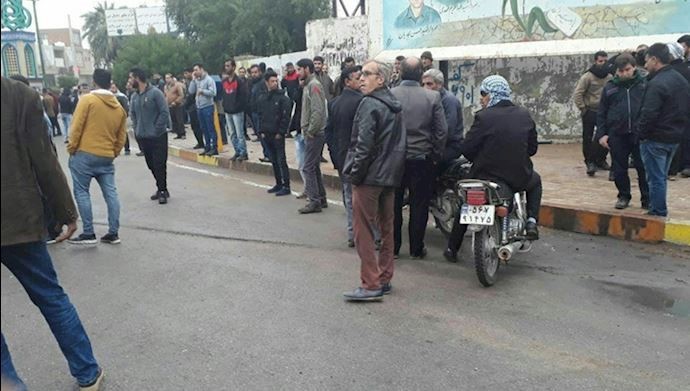 22nd day of strikes and protests by workers of Haft Tapeh sugar mill