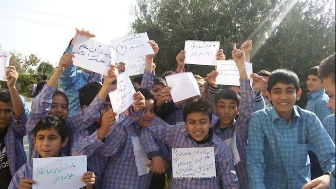 Students supporting their protesting teachers Students supporting their protesting teachers