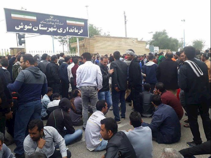 Haft Tapeh workers have gathered in front of the mayor’s Haft Tapeh workers have gathered in front of the mayor’s
