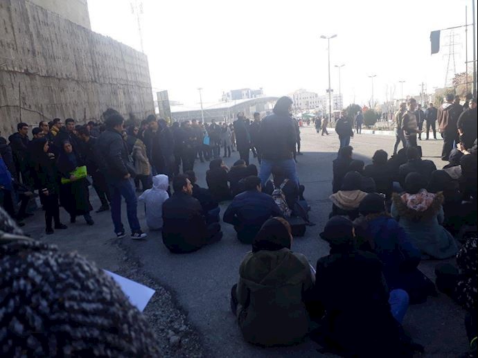 College students rallying in Tehran’s Science & Research University