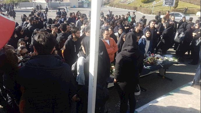 College students rallying in Tehran’s Science & Research University