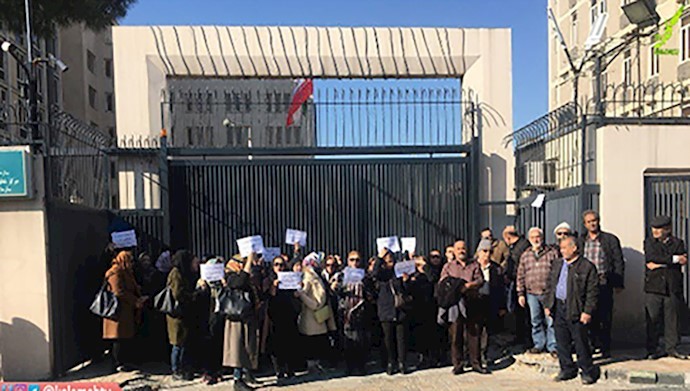 Demonstrations by families of students
