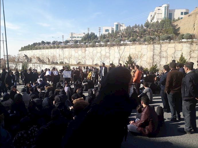 College students rallying in Tehran’s Science & Research University