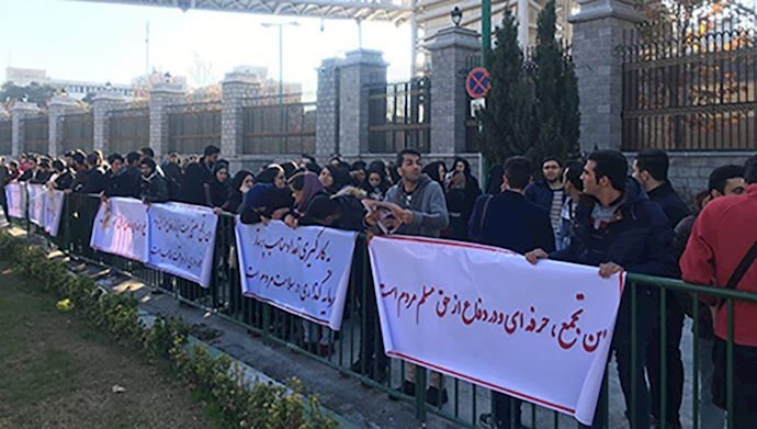  Demonstrations by infirmary students in front of the parliament