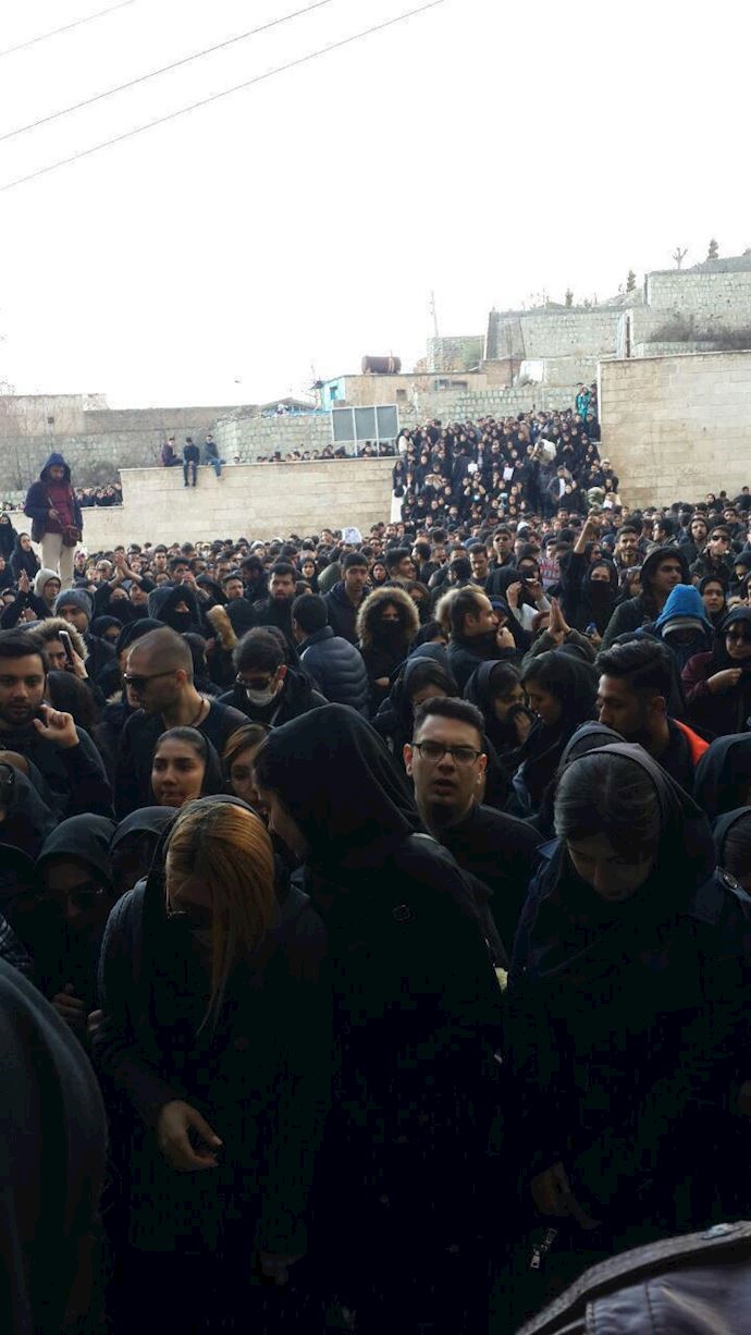 College students rallying in Tehran’s Science & Research University