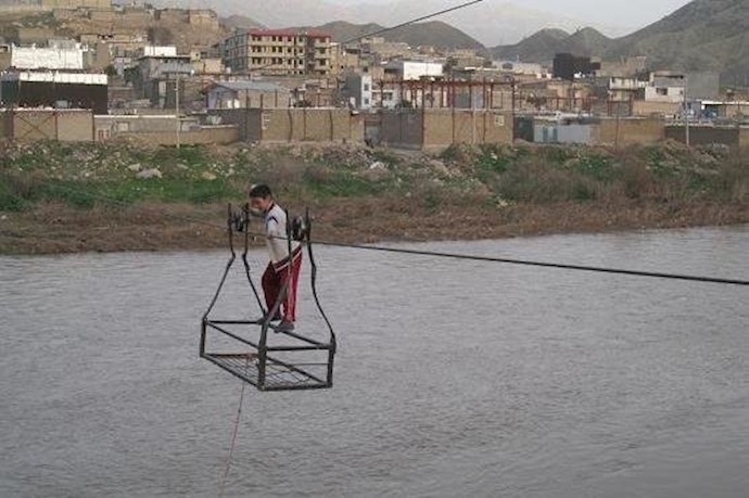 An elevated passenger ropeway or kind of chairlift called “Gargar” in Ibrahim Abad. An elevated passenger ropeway or kind of chairlift called “Gargar” in Ibrahim Abad.