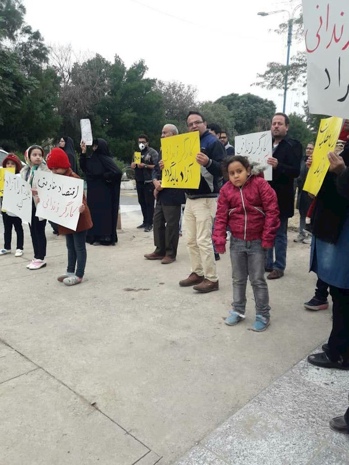 Ahvaz – Families of arrested National Steel Group workers protesting for their release