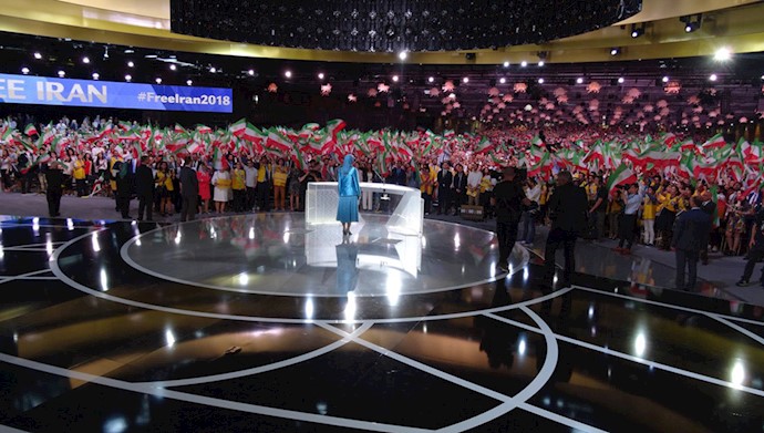 Crowd cheering Maryam Rajavi
