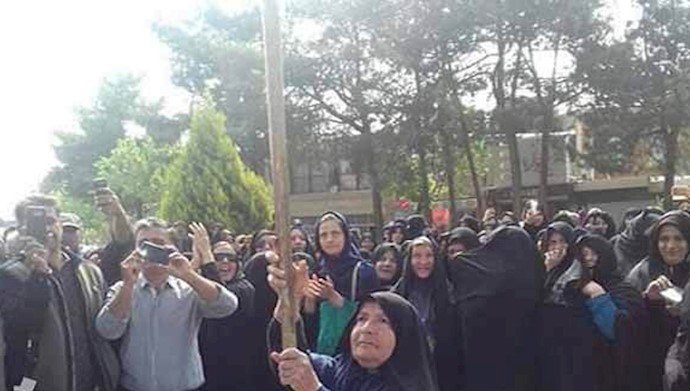 Farmers in Isfahan demonstrate shortage of water