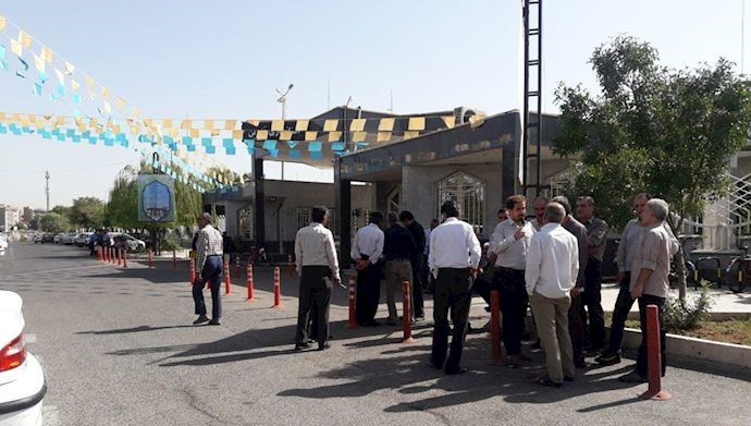 Textile workers in Qazvin