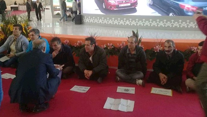 Protests by customers of Saipa vehicle manufacturer Protests by customers of Saipa vehicle manufacturer