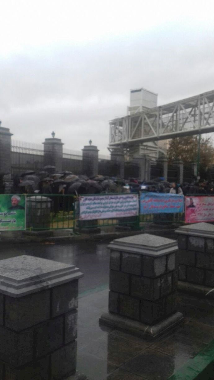 Demonstration of retirees in Tehran Demonstration of retirees in Tehran
