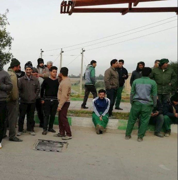 Demonstrations by workers of Dezful green areas Demonstrations by workers of Dezful green areas