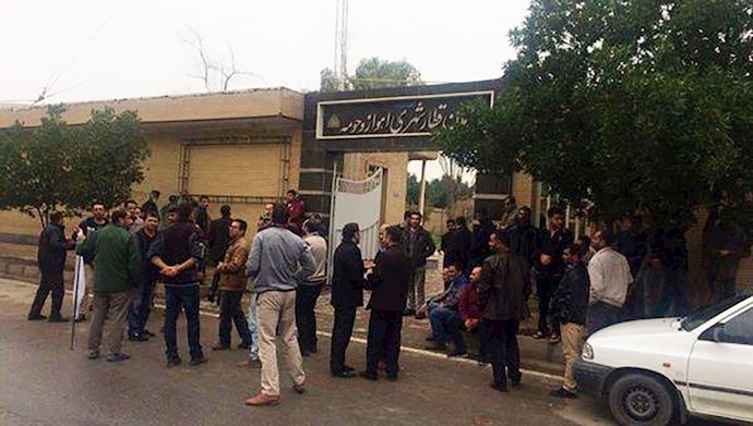 Ahvaz – Metro workers on strike