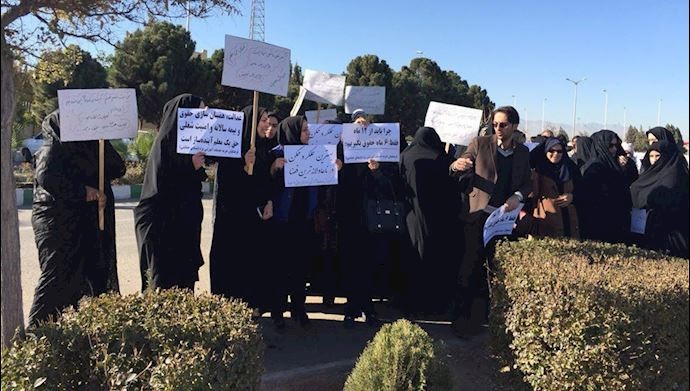 Protest rally held by teachers in Yazd Protest rally held by teachers in Yazd