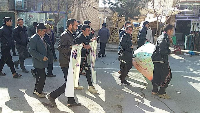 Farmers continuing their rallies in Varzaneh, central Iran Farmers continuing their rallies in Varzaneh, central Iran