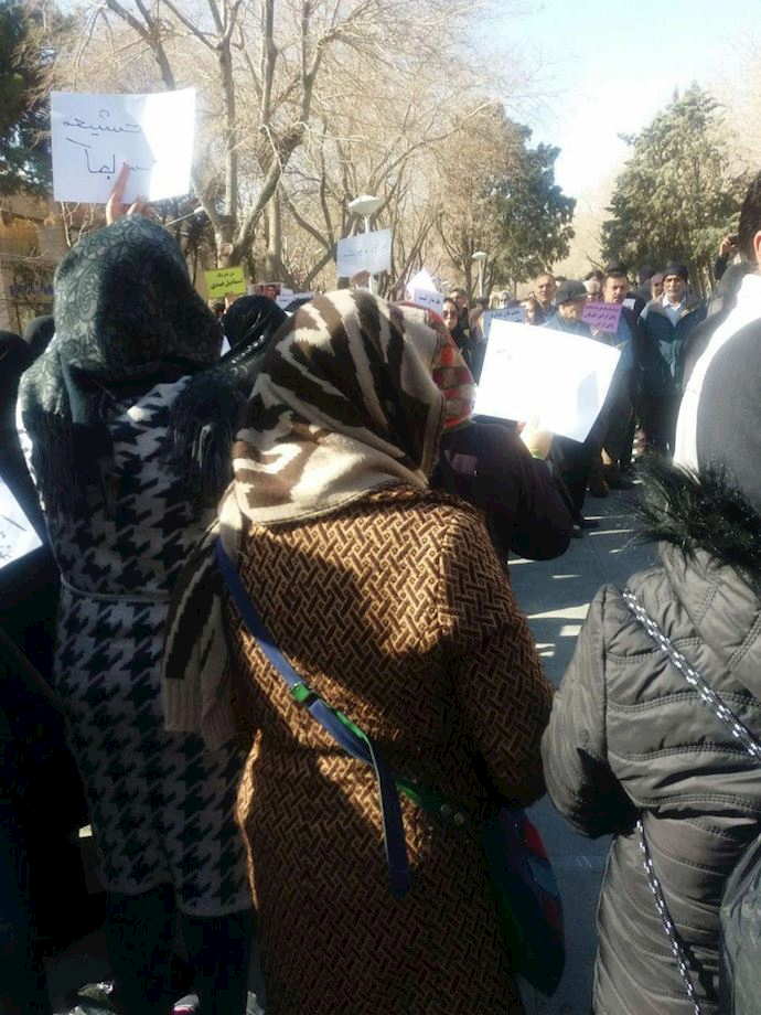 Teachers rally in Isfahan, central Iran