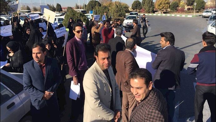 Protest rally held by teachers in Yazd Protest rally held by teachers in Yazd