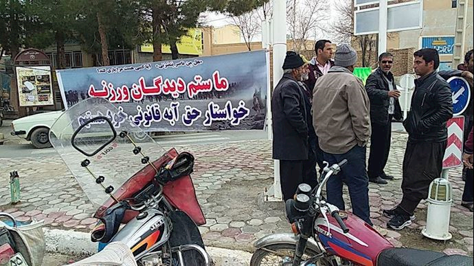 Images of Varzaneh farmers protesting on Thursday, January 3 