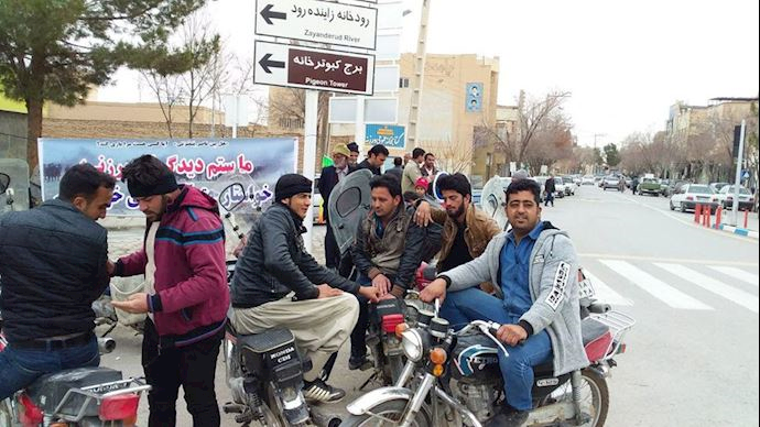 Images of Varzaneh farmers protesting on Thursday, January 3 