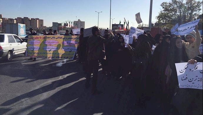 Protest rally held by teachers in Yazd Protest rally held by teachers in Yazd