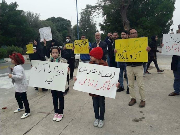 Ahvaz – Families of arrested National Steel Group workers protesting for their release Ahvaz – Families of arrested National Steel Group workers protesting for their release