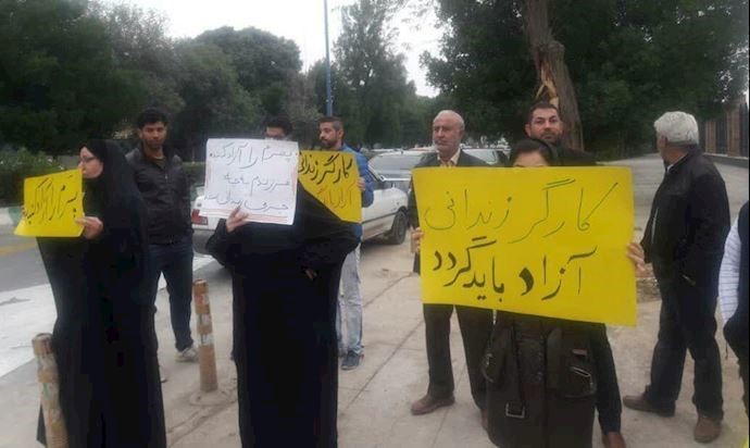 Ahvaz – Families of arrested National Steel Group workers protesting for their release Ahvaz – Families of arrested National Steel Group workers protesting for their release
