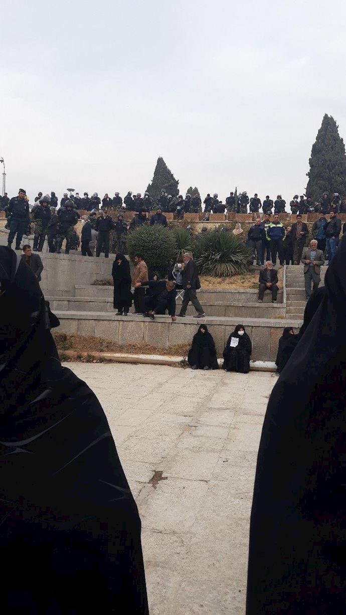 Around 2,000 Khorasgan farmers rallying in Isfahan, central Iran
