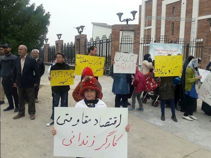 Ahvaz – Families of arrested National Steel Group workers protesting for their release Ahvaz – Families of arrested National Steel Group workers protesting for their release