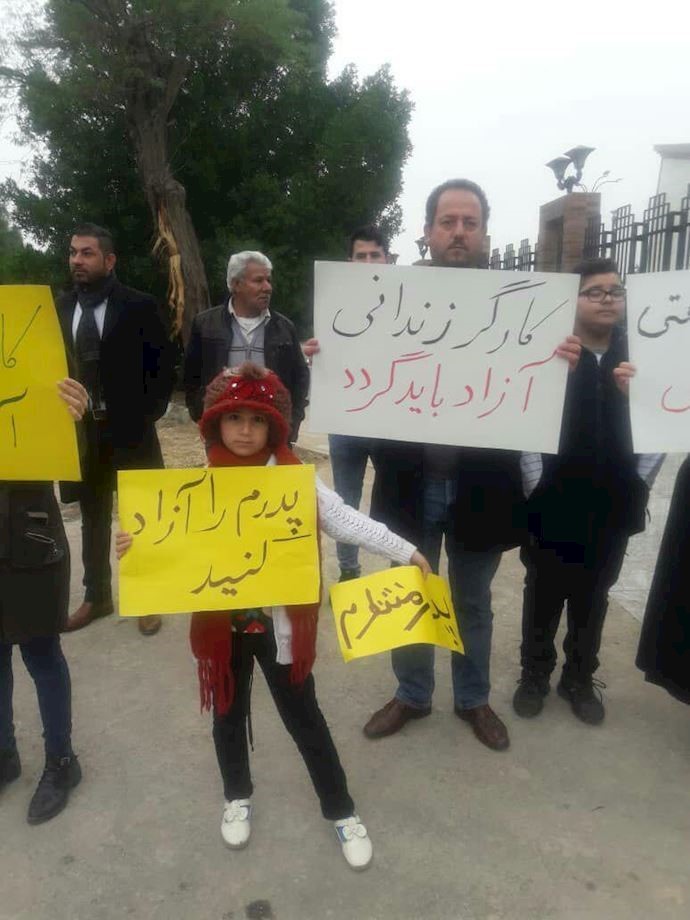 Ahvaz – Families of arrested National Steel Group workers protesting for their release Ahvaz – Families of arrested National Steel Group workers protesting for their release