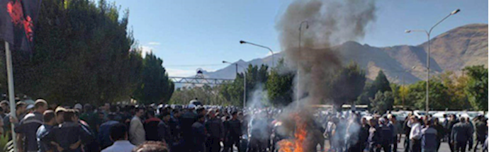 Numerous scenes of Azarab factory employees’ protest gathering being met with attacks by anti-riot units and firing tear gas – Arak, western Iran – October 7, 2019-2