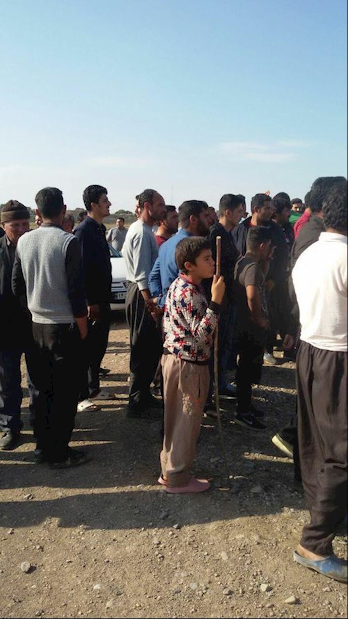 Locals of a number of villagers near Miandoab protesting the transfer of city sewage water to their areas – West Azerbaijan Province, northwest Iran – October 22, 2019 Locals of a number of villagers near Miandoab protesting the transfer of city sewage water to their areas – West Azerbaijan Province, northwest Iran – October 22, 2019