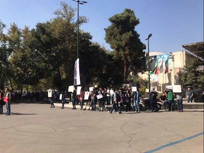 Scenes of Tehran University students protesting a visit by Iranian regime President Hassan Rouhani – October 17, 2019-2 Scenes of Tehran University students protesting a visit by Iranian regime President Hassan Rouhani – October 17, 2019-2