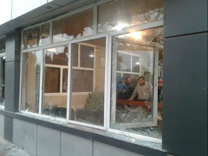 Azarab factory in Arak – Windows broken by regime security forces – October 20, 2019