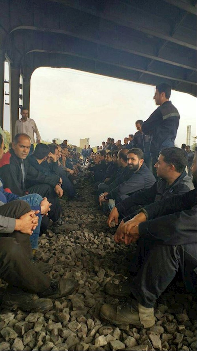 Azarab workers on strike in Arak, western Iran, blocking the north-south railway – October 20, 2019