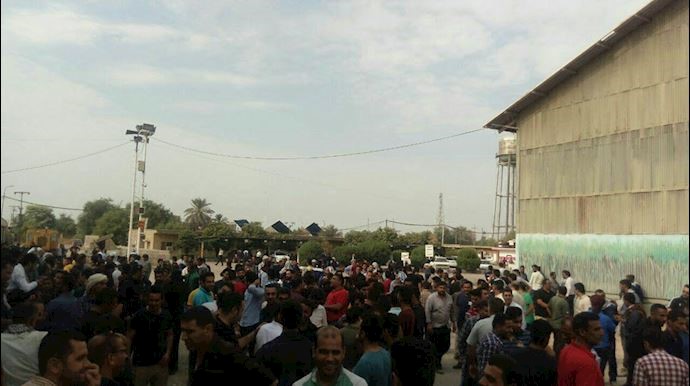 Protest gathering of Haft Tapeh Sugar Cane workers in Shush, southwest Iran – October 7, 2019