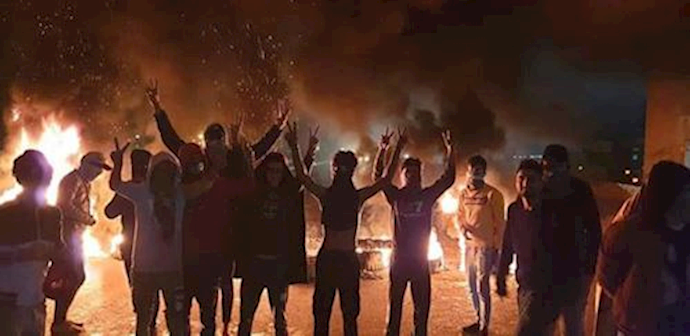 Iraqi protesters block roads4 Iraqi protesters block roads4