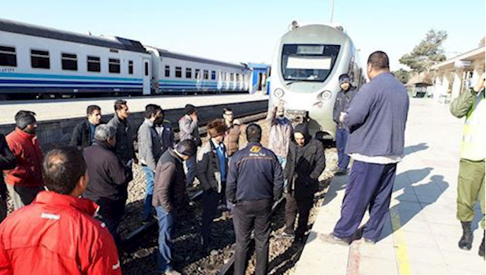 Rail workers protesting in Karaj, Iran – February 27, 2019 Rail workers protesting in Karaj, Iran – February 27, 2019