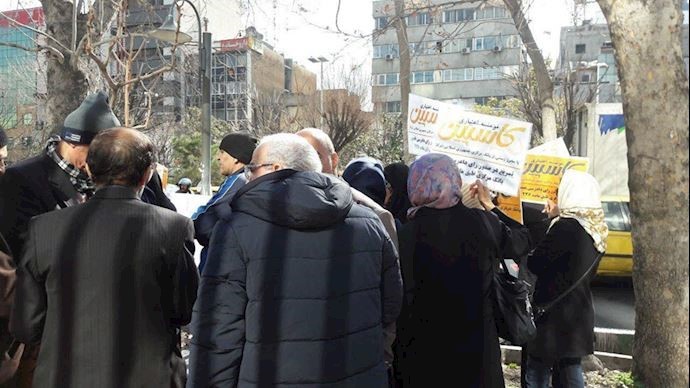 Protests by customers of Caspian Credit Institution