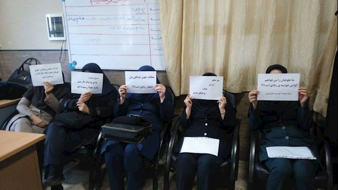 Qazvin – Teachers on strike