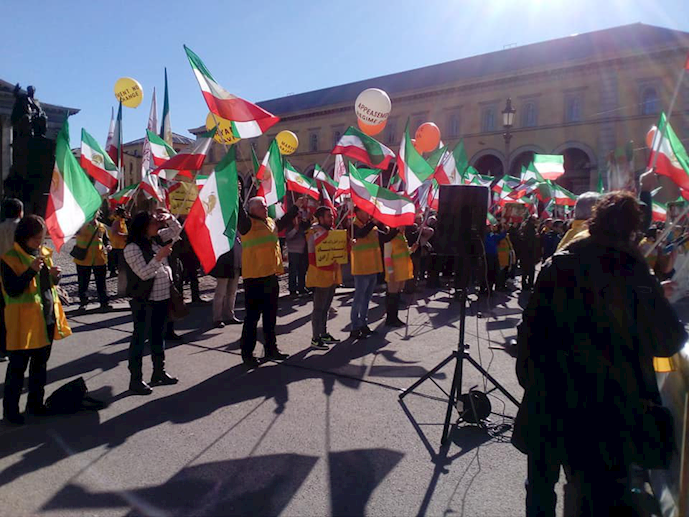 PMOI/MEK supporters in Munch demanding the expulsion of Iranian regime Foreign Minister Mohammad Javad Zarif PMOI/MEK supporters in Munch demanding the expulsion of Iranian regime Foreign Minister Mohammad Javad Zarif